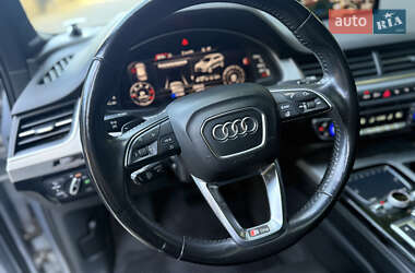 Внедорожник / Кроссовер Audi Q7 2016 в 
