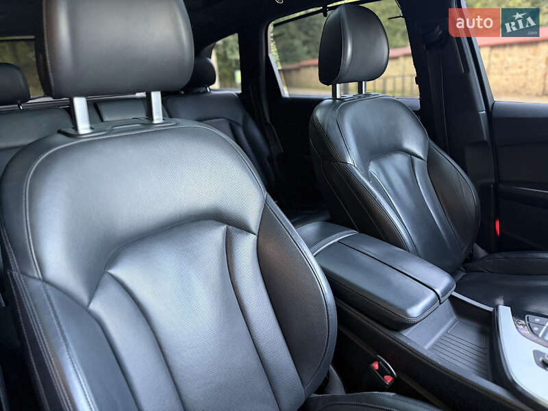 Позашляховик / Кросовер Audi Q7 2016 в Чернівцях