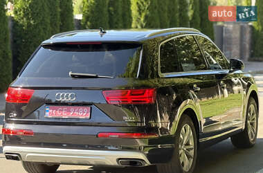 Позашляховик / Кросовер Audi Q7 2017 в 