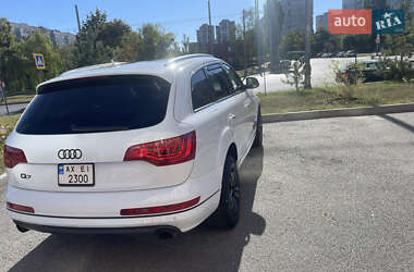 Позашляховик / Кросовер Audi Q7 2012 в 