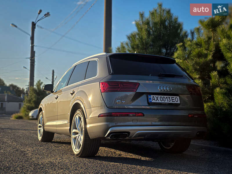 Позашляховик / Кросовер Audi Q7 2017 в Харкові