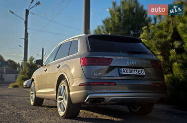 Позашляховик / Кросовер Audi Q7 2017 в 