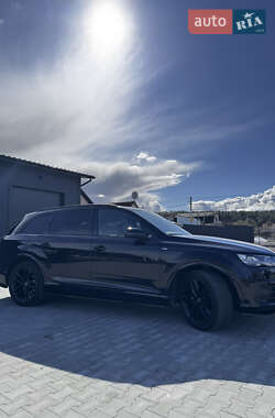 Позашляховик / Кросовер Audi Q7 2018 в 