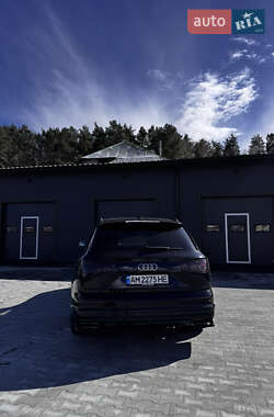 Позашляховик / Кросовер Audi Q7 2018 в 