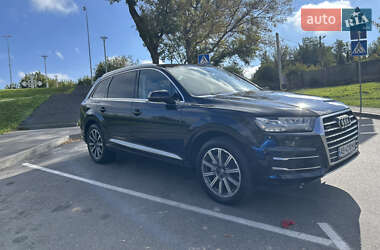 Позашляховик / Кросовер Audi Q7 2016 в 