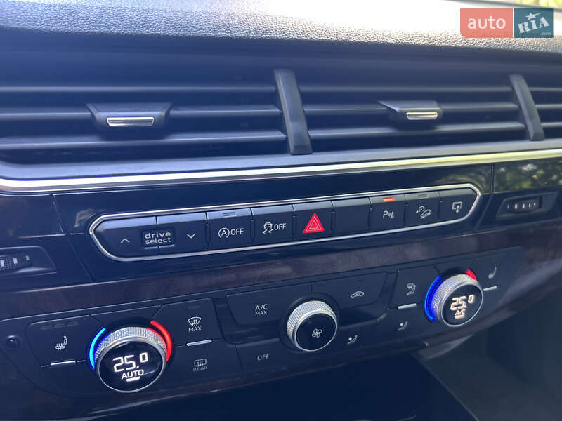 Позашляховик / Кросовер Audi Q7 2016 в Вінниці