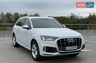 Позашляховик / Кросовер Audi Q7 2023 в 