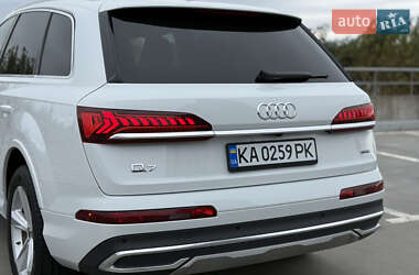 Позашляховик / Кросовер Audi Q7 2023 в 
