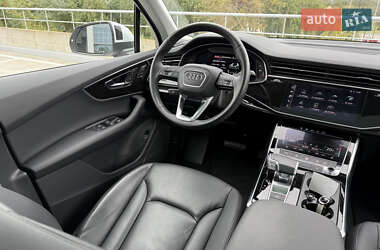 Позашляховик / Кросовер Audi Q7 2023 в 