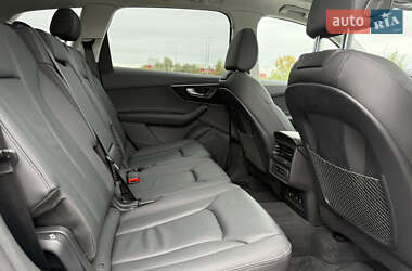 Позашляховик / Кросовер Audi Q7 2023 в 
