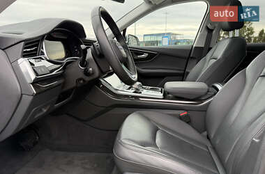Позашляховик / Кросовер Audi Q7 2023 в 