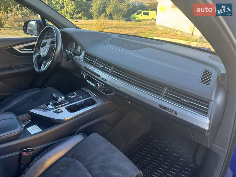 Внедорожник / Кроссовер Audi Q7 2016 в Синельниково