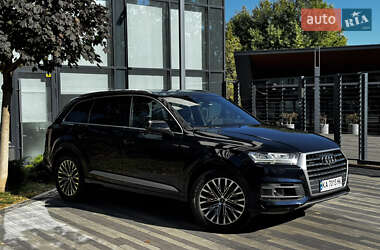 Внедорожник / Кроссовер Audi Q7 2016 в 
