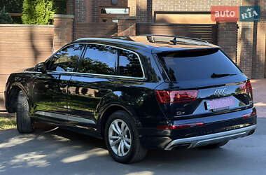 Внедорожник / Кроссовер Audi Q7 2017 в 
