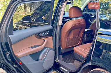 Позашляховик / Кросовер Audi Q7 2016 в 