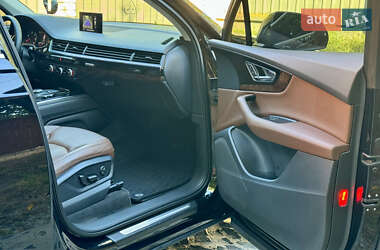 Позашляховик / Кросовер Audi Q7 2016 в 