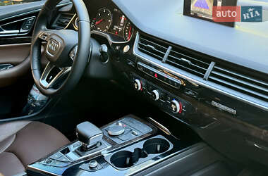Позашляховик / Кросовер Audi Q7 2016 в 