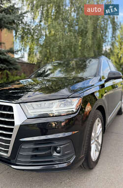 Внедорожник / Кроссовер Audi Q7 2017 в 