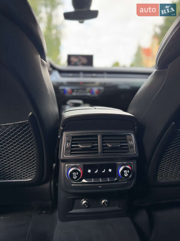 Внедорожник / Кроссовер Audi Q7 2017 в Киеве