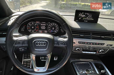Внедорожник / Кроссовер Audi Q7 2017 в 