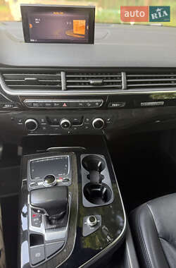 Позашляховик / Кросовер Audi Q7 2017 в 