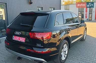 Внедорожник / Кроссовер Audi Q7 2017 в 