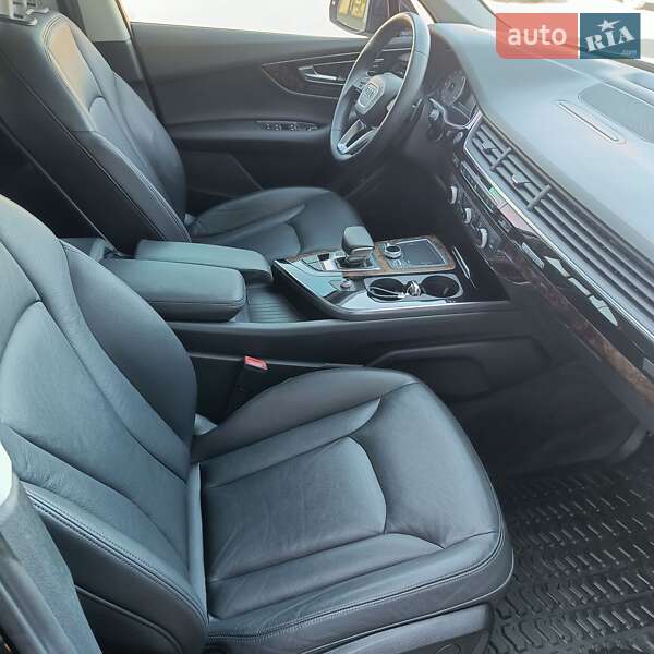 Позашляховик / Кросовер Audi Q7 2017 в Дубні