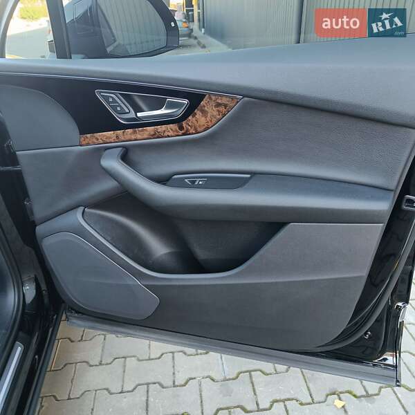 Позашляховик / Кросовер Audi Q7 2017 в Дубні