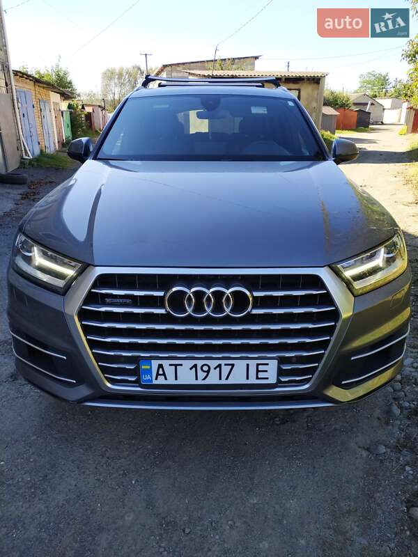 Внедорожник / Кроссовер Audi Q7 2017 в 