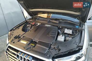 Внедорожник / Кроссовер Audi Q7 2017 в 