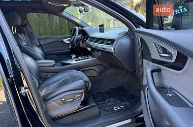 Внедорожник / Кроссовер Audi Q7 2015 в 