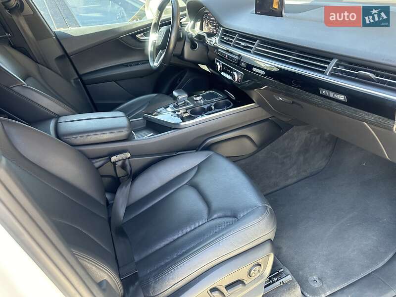 Позашляховик / Кросовер Audi Q7 2016 в Глибокій