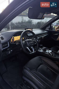 Позашляховик / Кросовер Audi Q7 2016 в 