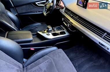 Внедорожник / Кроссовер Audi Q7 2017 в 