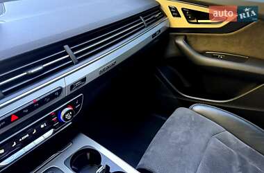 Внедорожник / Кроссовер Audi Q7 2017 в 