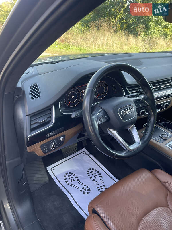 Позашляховик / Кросовер Audi Q7 2017 в Володимирі