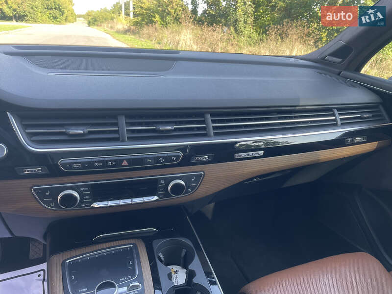 Позашляховик / Кросовер Audi Q7 2017 в Володимирі