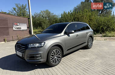Позашляховик / Кросовер Audi Q7 2015 в 