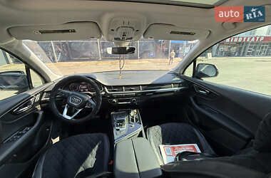 Позашляховик / Кросовер Audi Q7 2015 в 