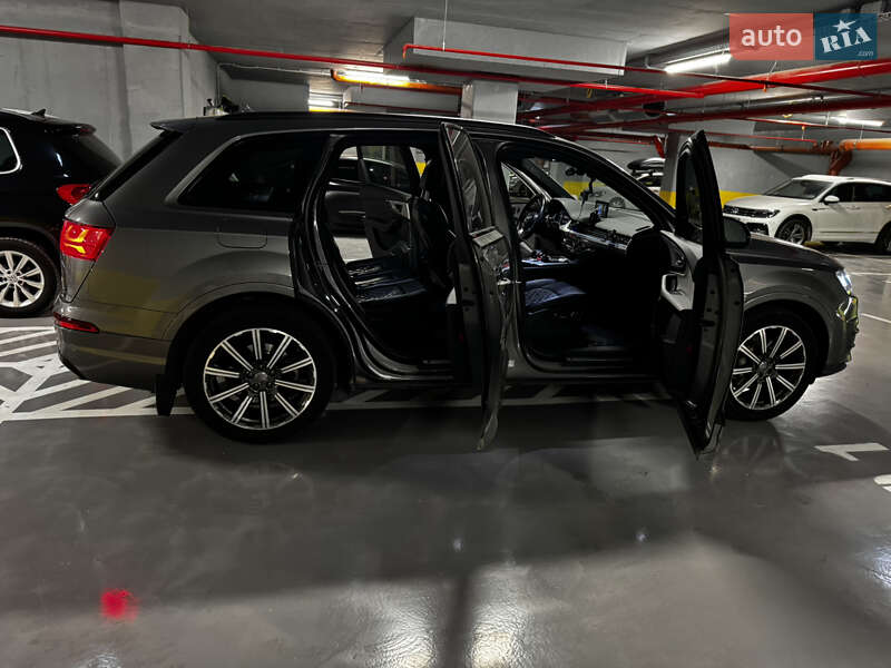 Позашляховик / Кросовер Audi Q7 2017 в Львові