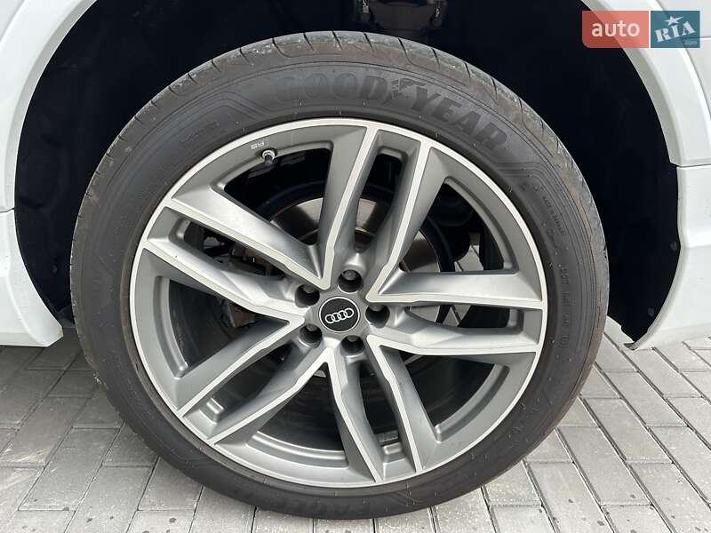 Позашляховик / Кросовер Audi Q7 2016 в Ковелі
