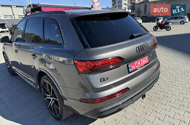Позашляховик / Кросовер Audi Q7 2020 в 