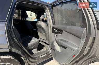 Позашляховик / Кросовер Audi Q7 2020 в 