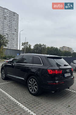 Позашляховик / Кросовер Audi Q7 2018 в 