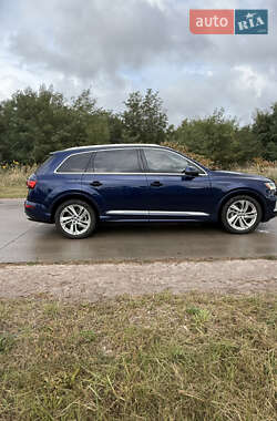 Позашляховик / Кросовер Audi Q7 2020 в 