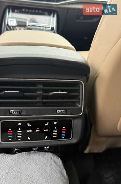 Позашляховик / Кросовер Audi Q7 2020 в 