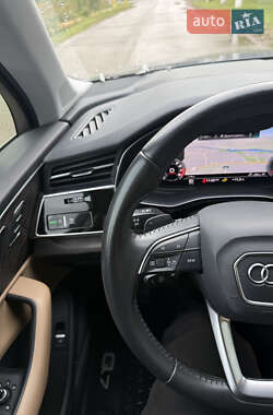 Позашляховик / Кросовер Audi Q7 2020 в 
