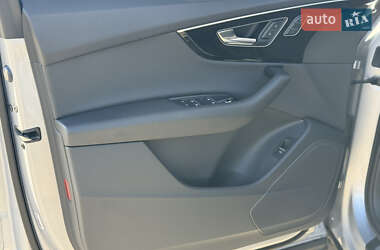 Внедорожник / Кроссовер Audi Q7 2021 в 
