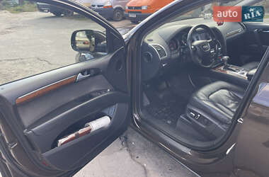 Позашляховик / Кросовер Audi Q7 2012 в 