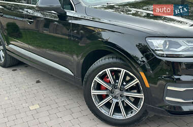 Внедорожник / Кроссовер Audi Q7 2017 в 